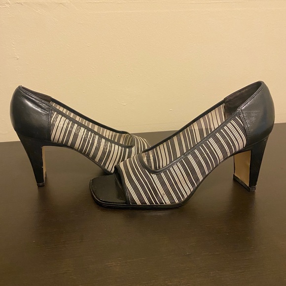 Apostrophe heels - Picture 2 of 3